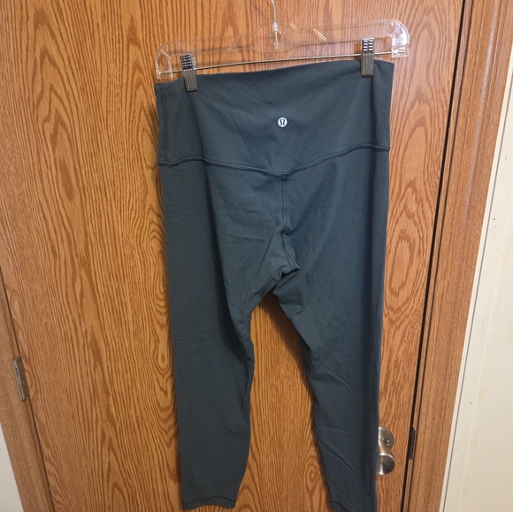 Lululemon Cropped Leggings Sz 10 Women's - Picture 3 of 6